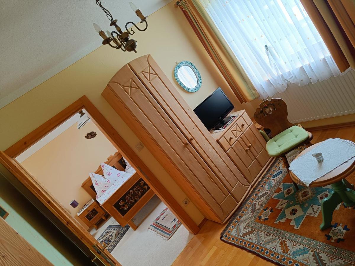 Haus Sundl - Privatzimmer Emmersdorf an der Donau Buitenkant foto