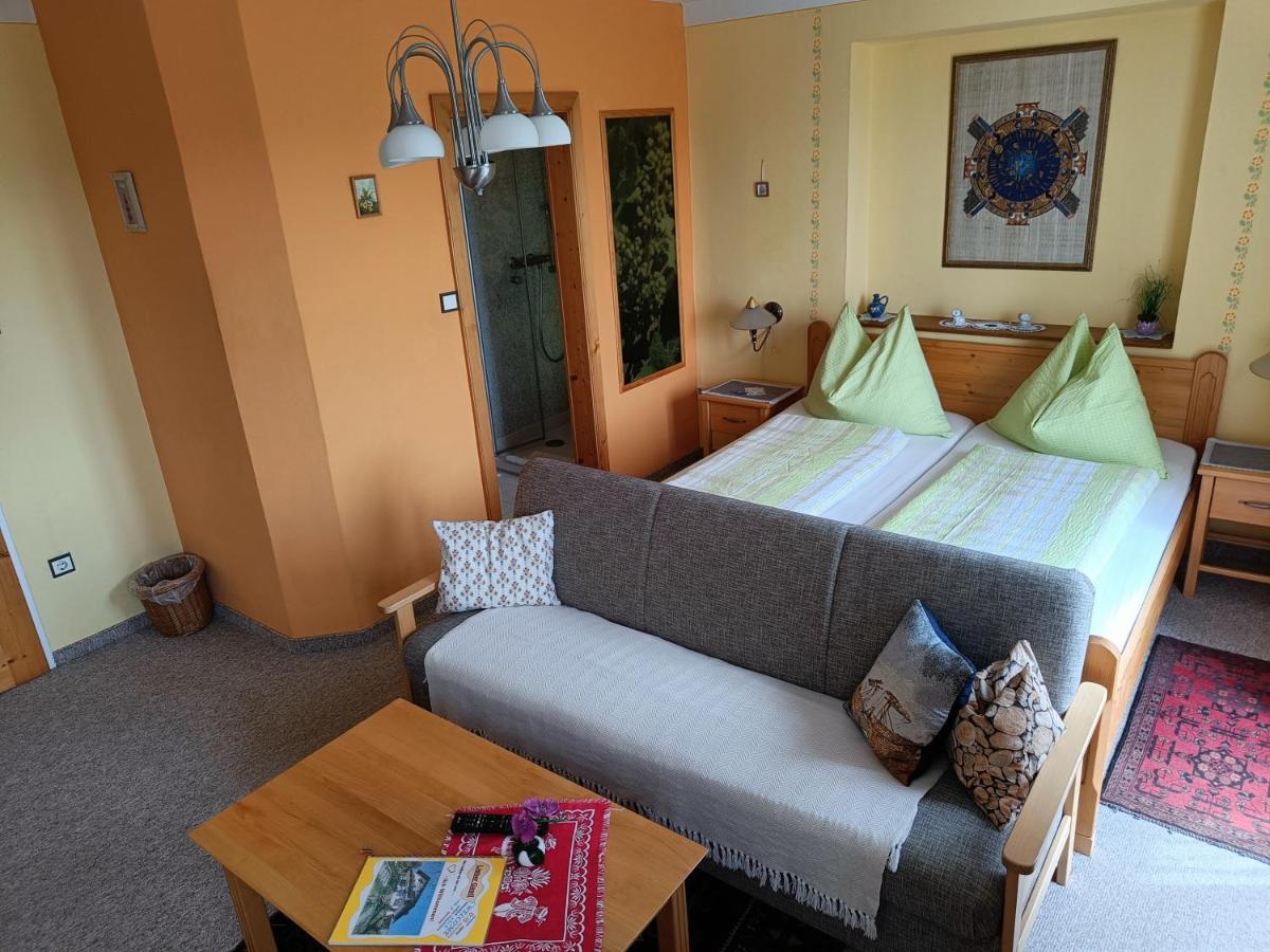 Haus Sundl - Privatzimmer Emmersdorf an der Donau Buitenkant foto